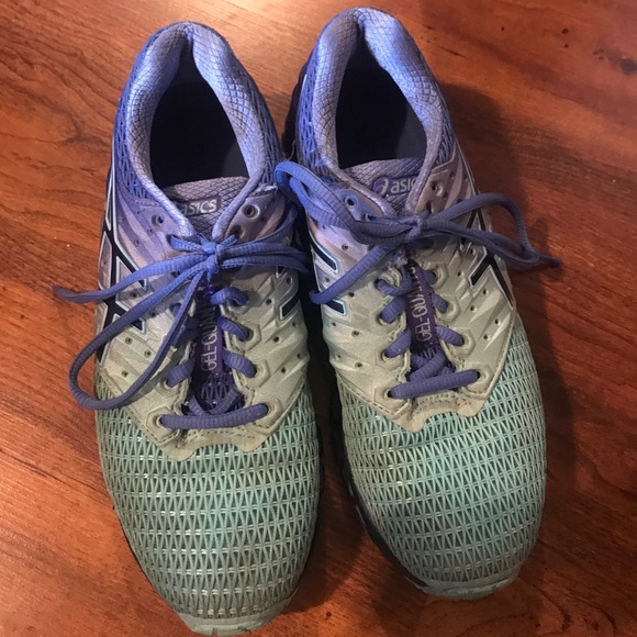 Blue and purple ASICS running shoes - Picture 2 of 4