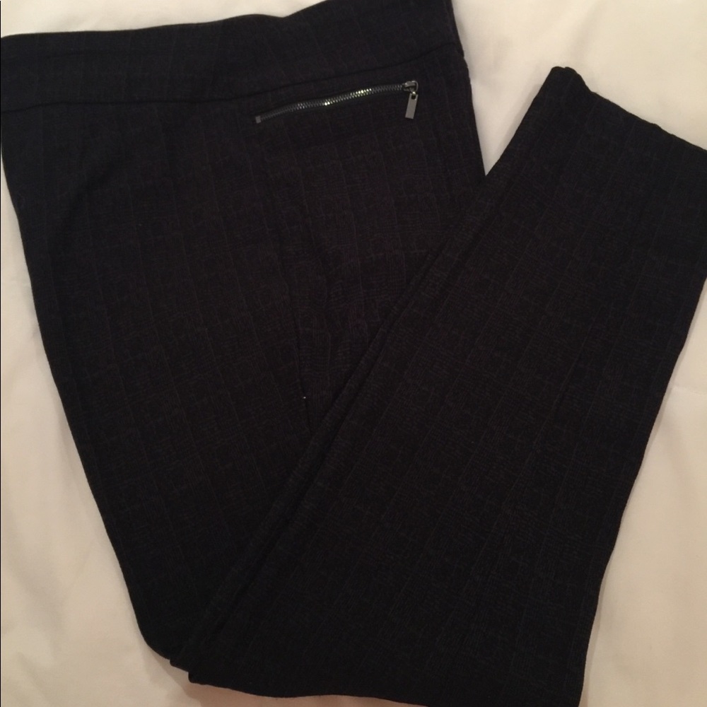 Like new, straight leg patterned pant.