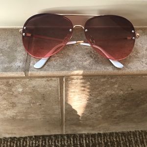RED TINTED AVIATOR GLASSES