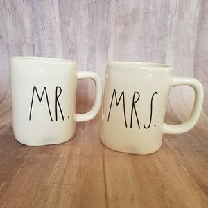 Rae Dunn MR. And MRS. mug set