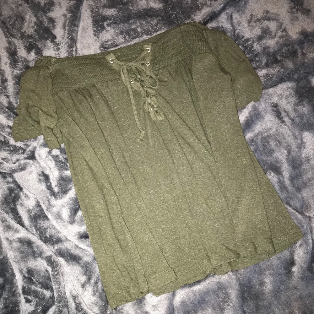 Off-Shoulder/Sleeveless Top