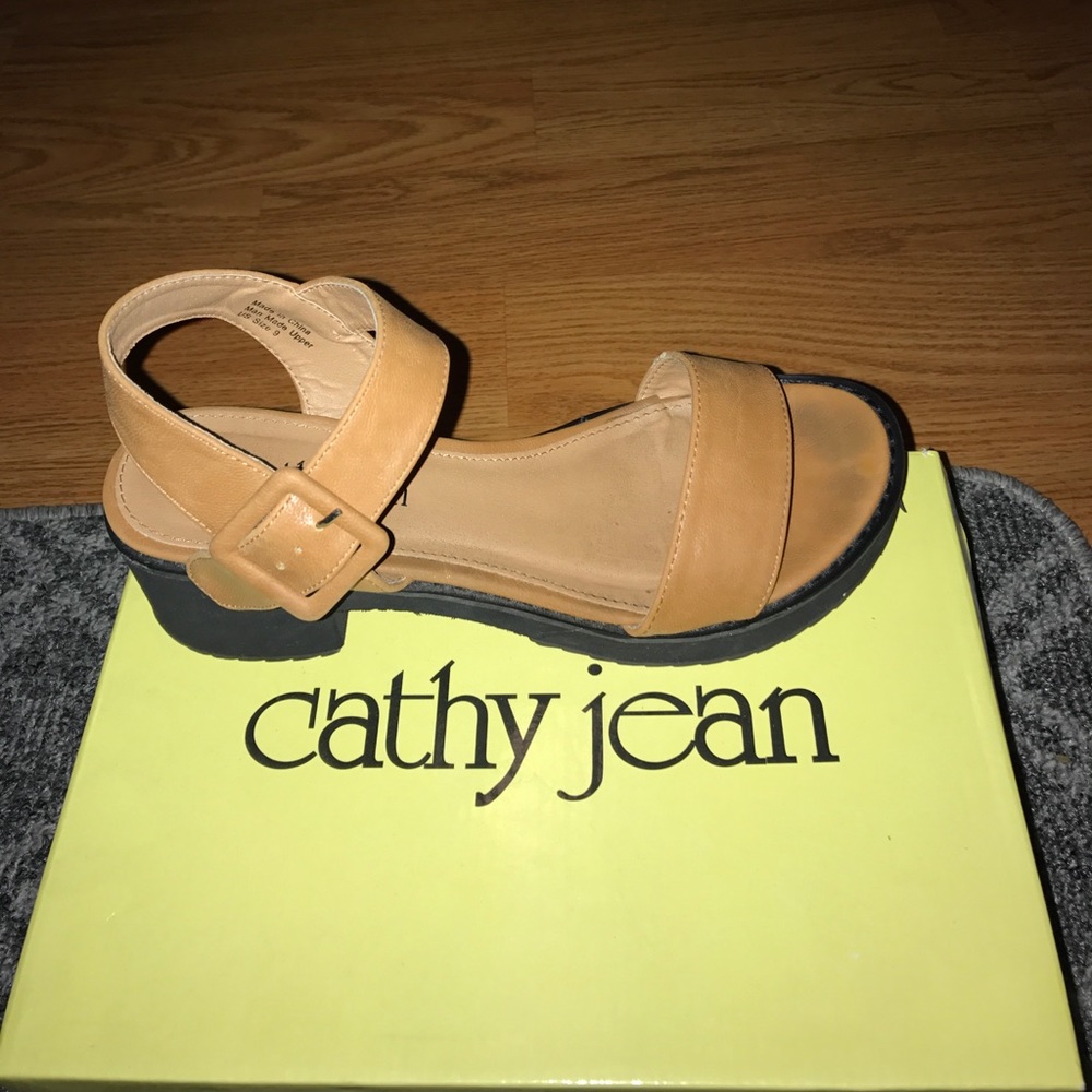 👠 Tan low heel shoes. Taking offers! 👠