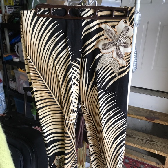 Cute NWT Capris from Bali - Picture 1 of 4