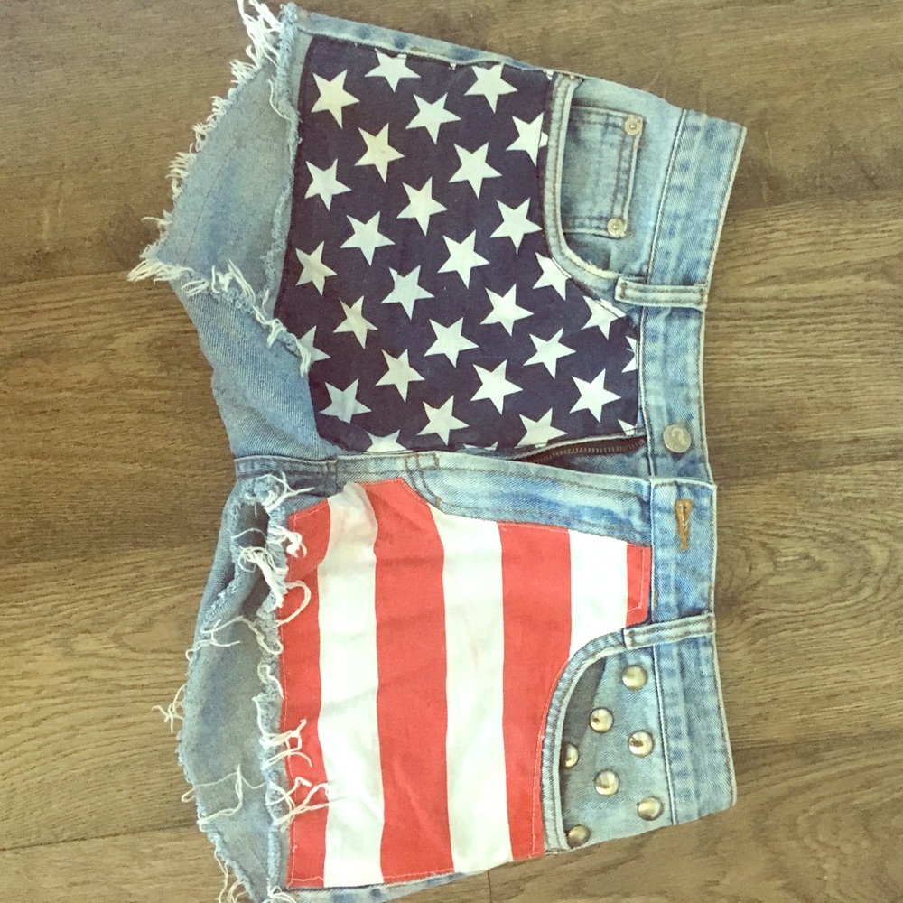 NEVER WORN kikly American flag jean shorts