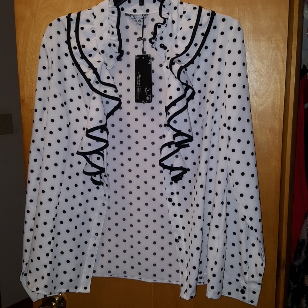 New Korean button down Ruffle blouse 😍😍