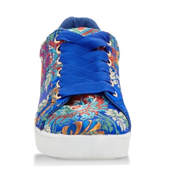 ๐๐
ท๐
ฟ BIG SALE ๐Lace Up Low Top Sneakers - Picture 2 of 3