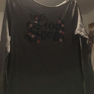 Gray long sleeve tshirt says “Live Free”
