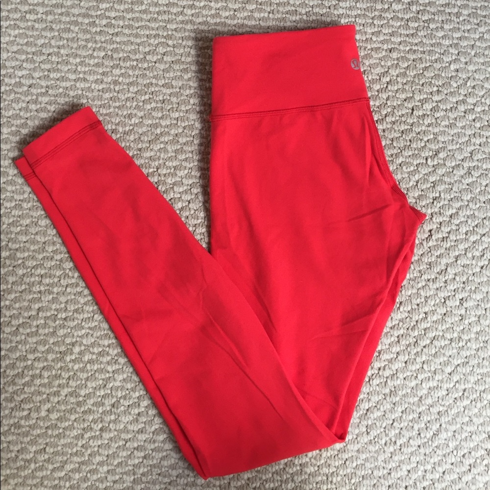 Lululemon Red candy cane stripe wunder under Sz6