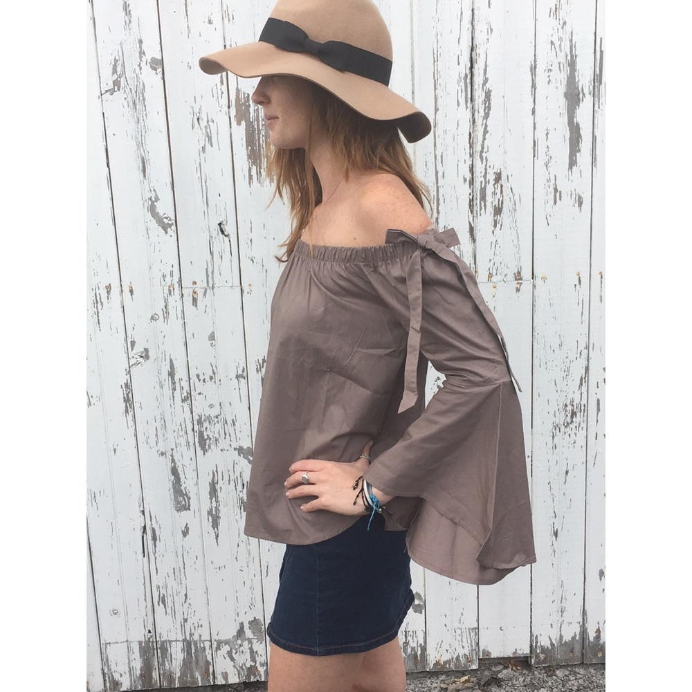 Cold shoulder bow top💜