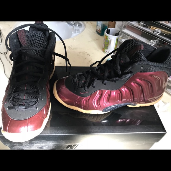 Maroon Foams - Picture 1 of 2