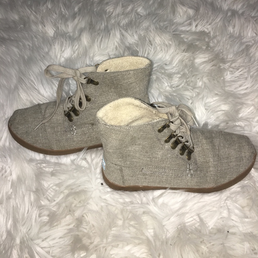 TOMS grey soft winter boots size 6 - Picture 1 of 5