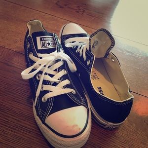 Black Converse!