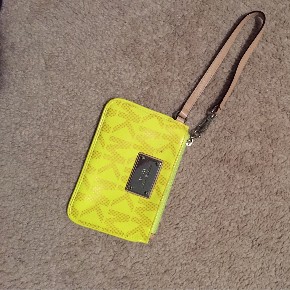 Michael kors wristlet