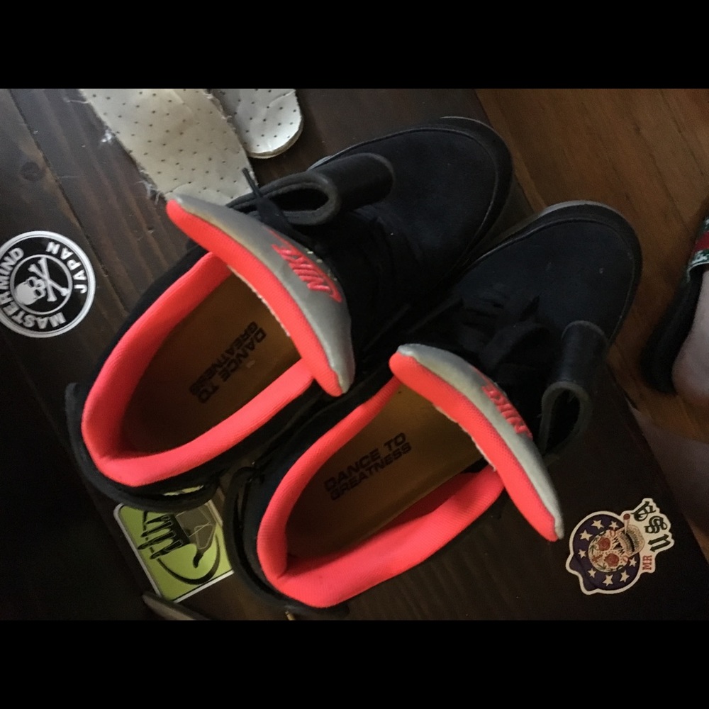 Nike air trainer Cruz in memory of mike edition.