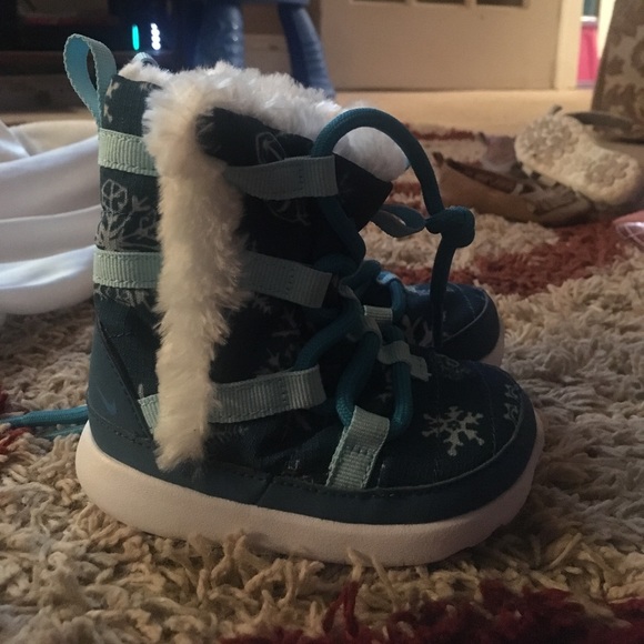 nike infant snow boots