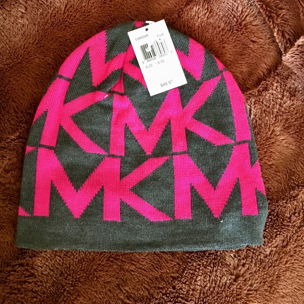 Michael Kors beanie BRAND NEW ! NWT! SUPER CUTE !
