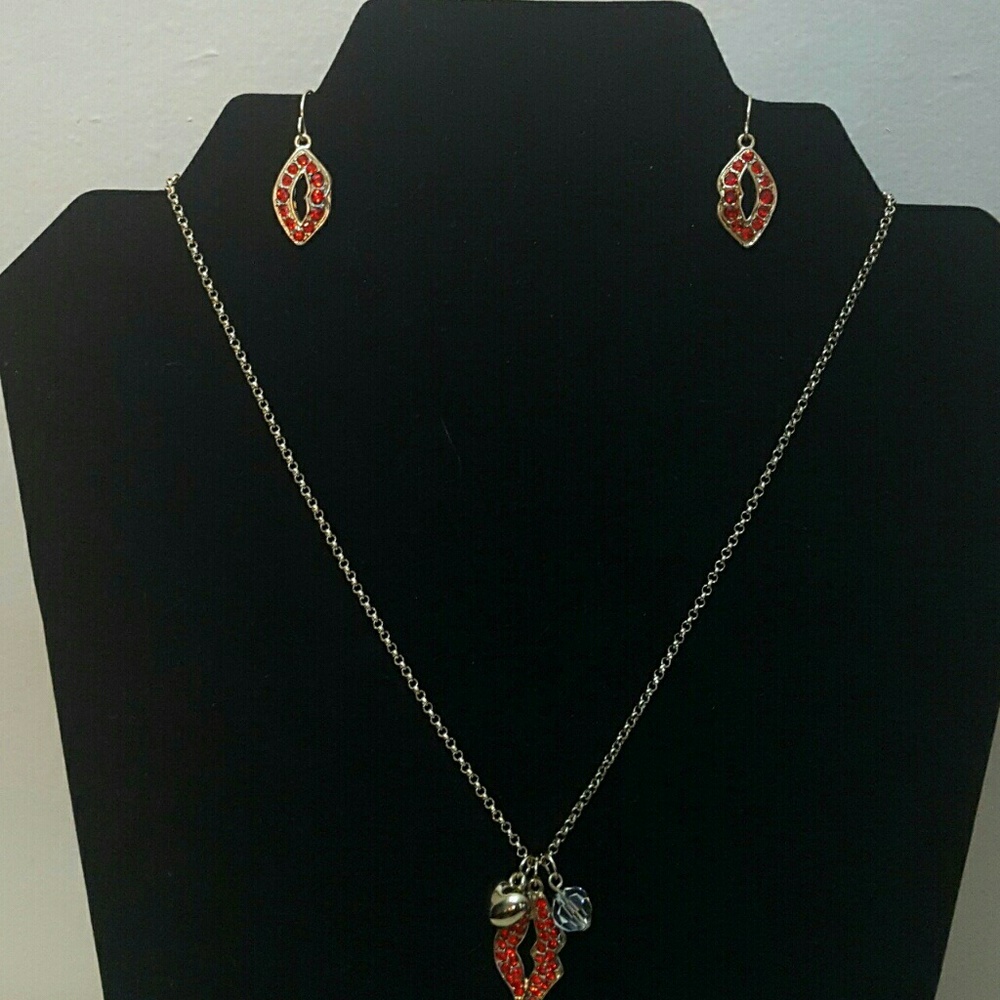 Lips necklace and earrings set
