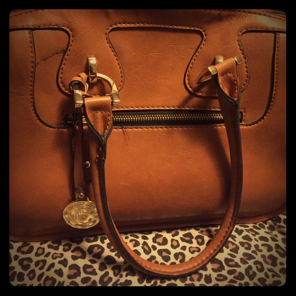 BlackFri Beautiful London Fog Flex Leather satchel