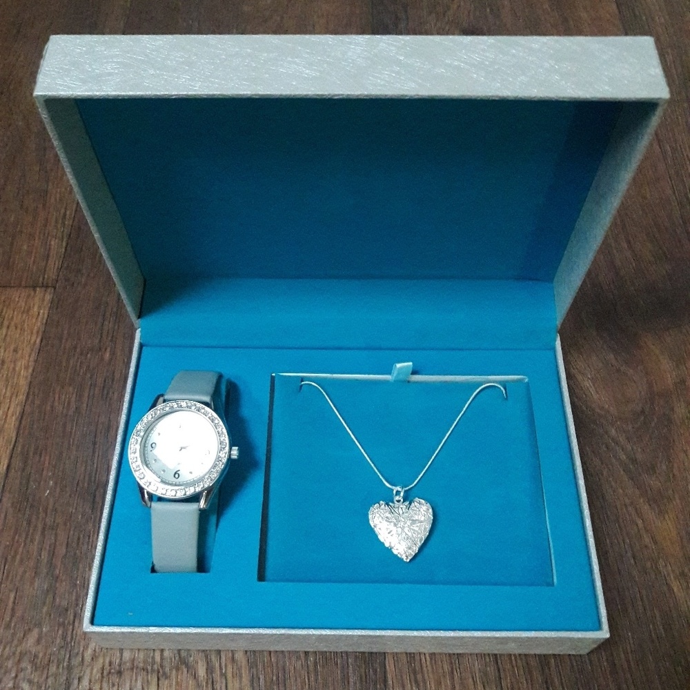 Watching necklace gift set