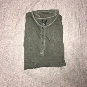 H&M olive green 3/4 shirt (XL) ⭐️BARELY USED⭐️