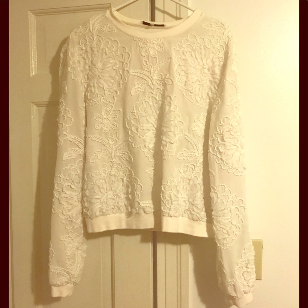 Endless Rose White sweater with floral details