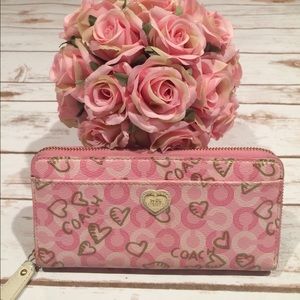 Coach wallet 😍😍 Coach wallet 😍😍