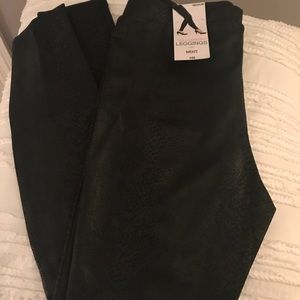 Snake print leggings