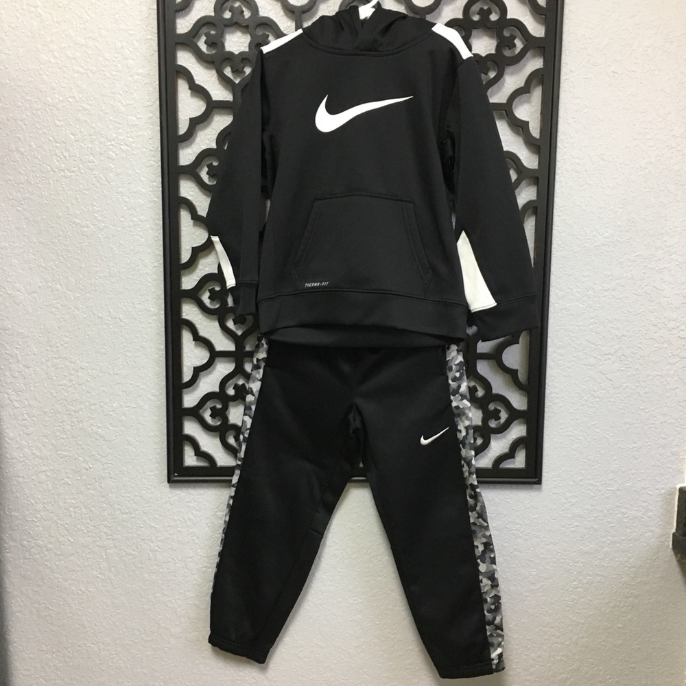 Boys’ Nike sweats in great used condition