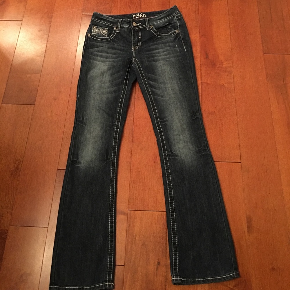 Jeans with design and rhinestone on pockets