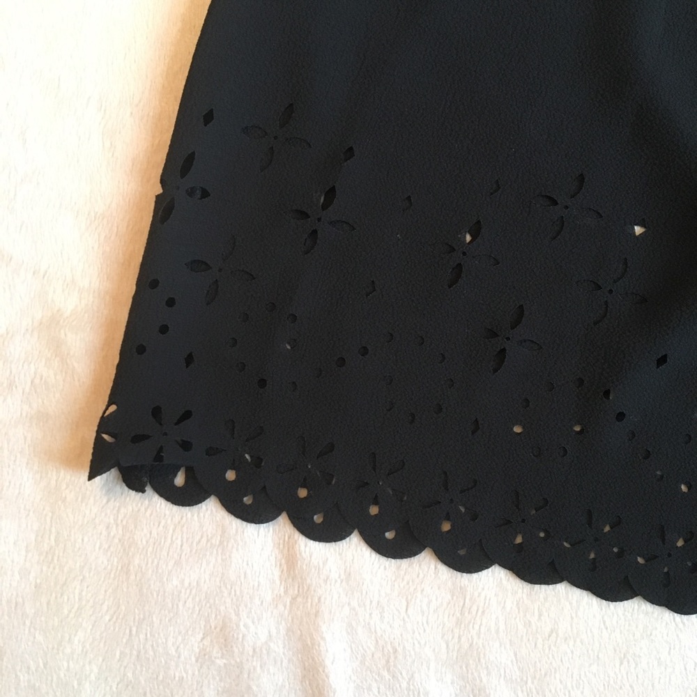 Eyelet Tank - Picture 2 of 2