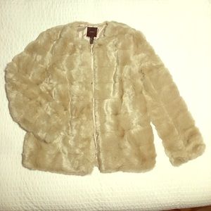 Forever21 champagne faux fur coat, size large Forever21 champagne faux fur coat, size large