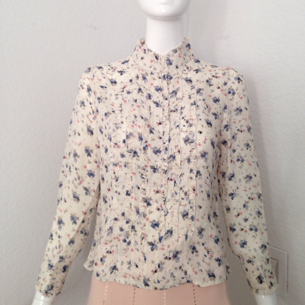 Development flora print ruffle trim blouse.  New!