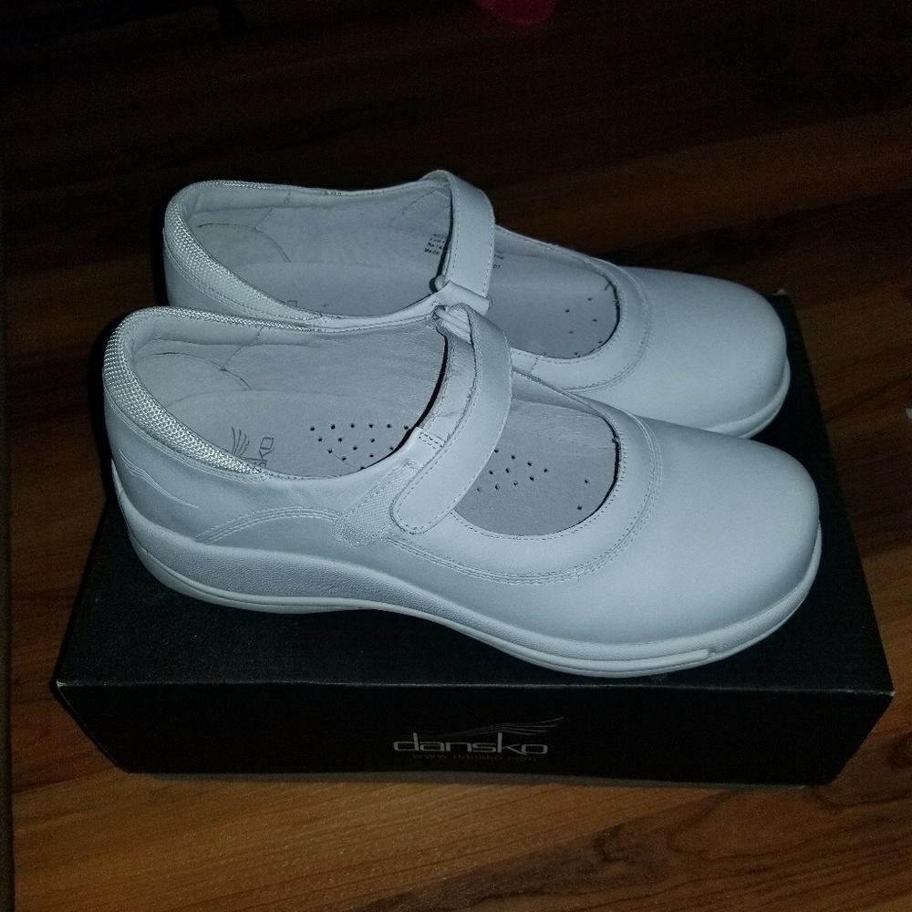 White Dansko Mary Jane shoes. SIZE 40 eu  10 us