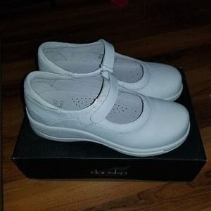 White Dansko Mary Jane shoes. SIZE 40 eu  10 us