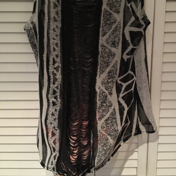 Patterned tank - Picture 3 of 3