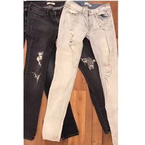 SOLD 2 stretchy skinny bullhead jeans size 3 💕