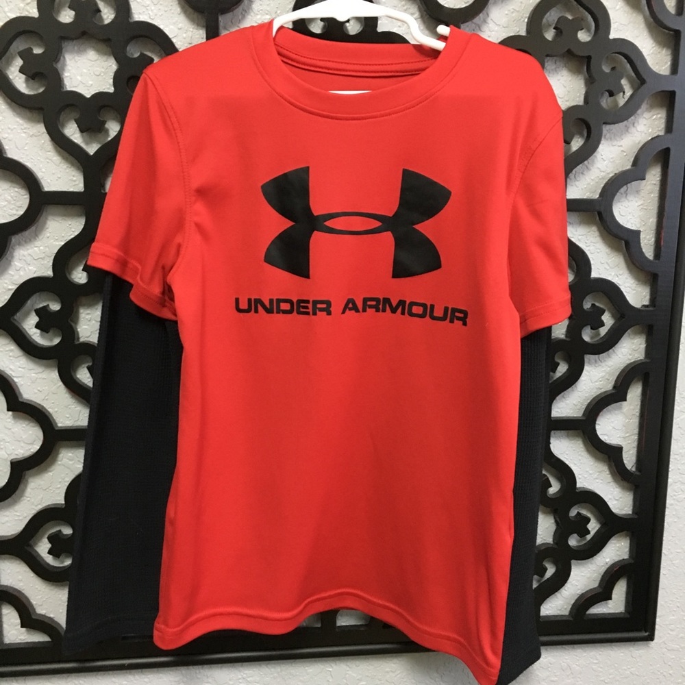 Boys’ long-sleeved Under Armour tee in great shape
