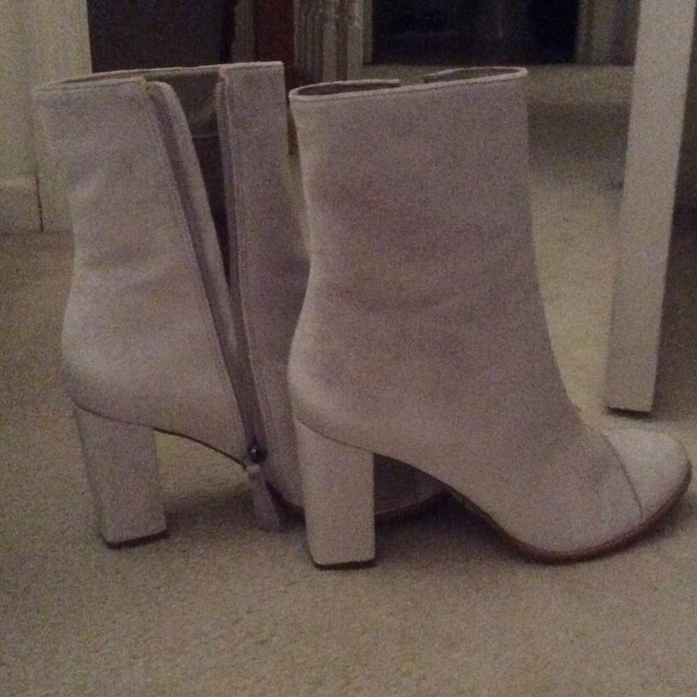 Matisse LF Grey Velvet Heeled Booties