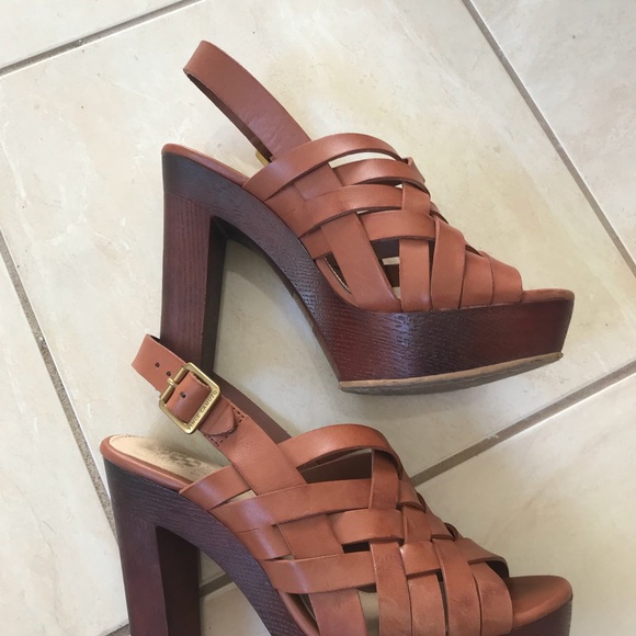 Vince Camuto Platform heels - Picture 3 of 3