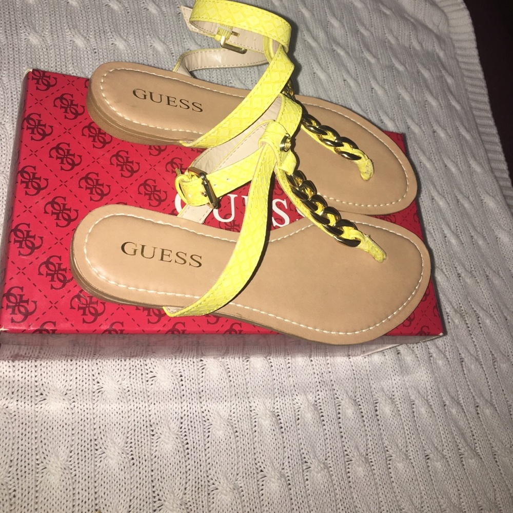 Must have yellow guess beautiful sanders - Picture 2 of 4