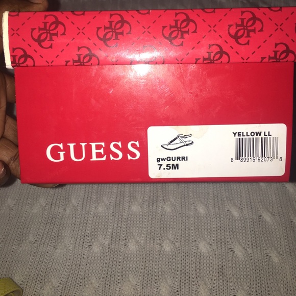 Must have yellow guess beautiful sanders - Picture 4 of 4