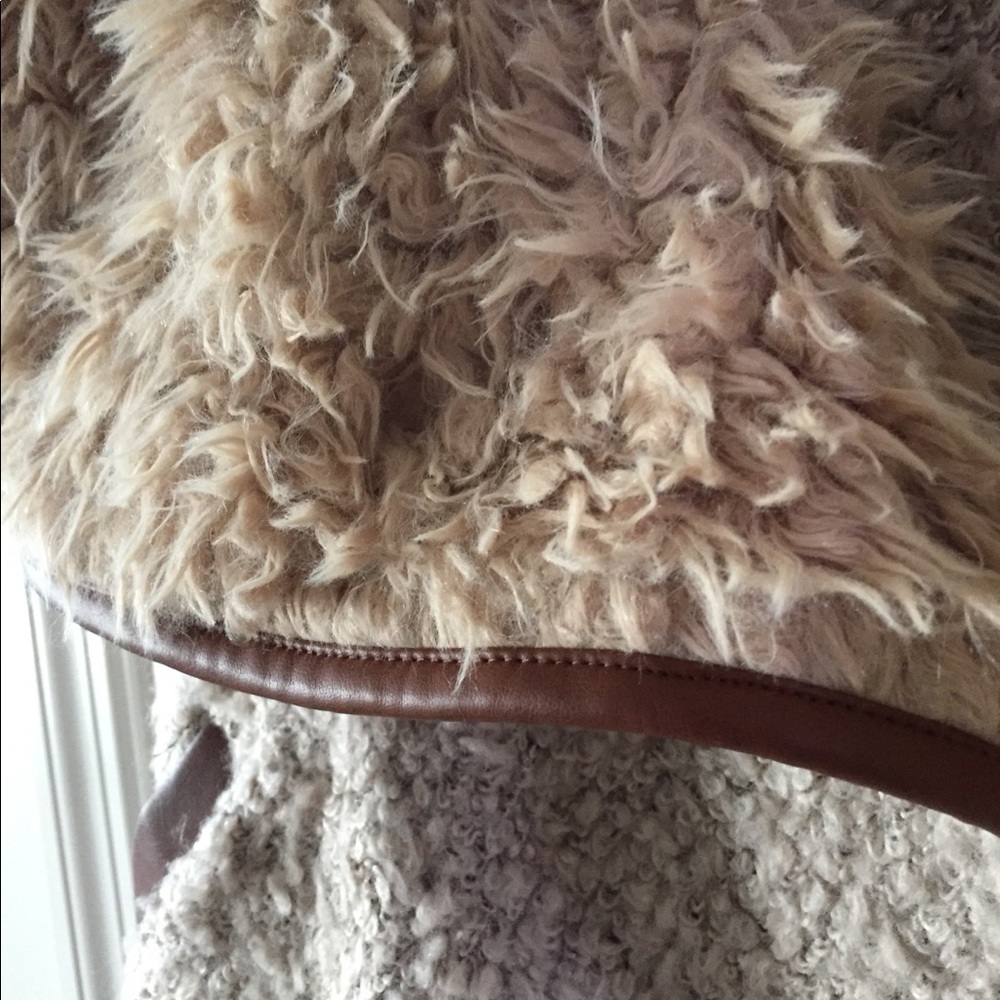❌SOLD❌Faux wool fur leather trim vest outwear - Picture 2 of 6