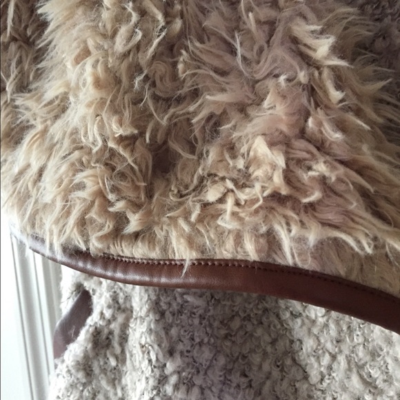 ❌SOLD❌Faux wool fur leather trim vest outwear - Picture 2 of 6