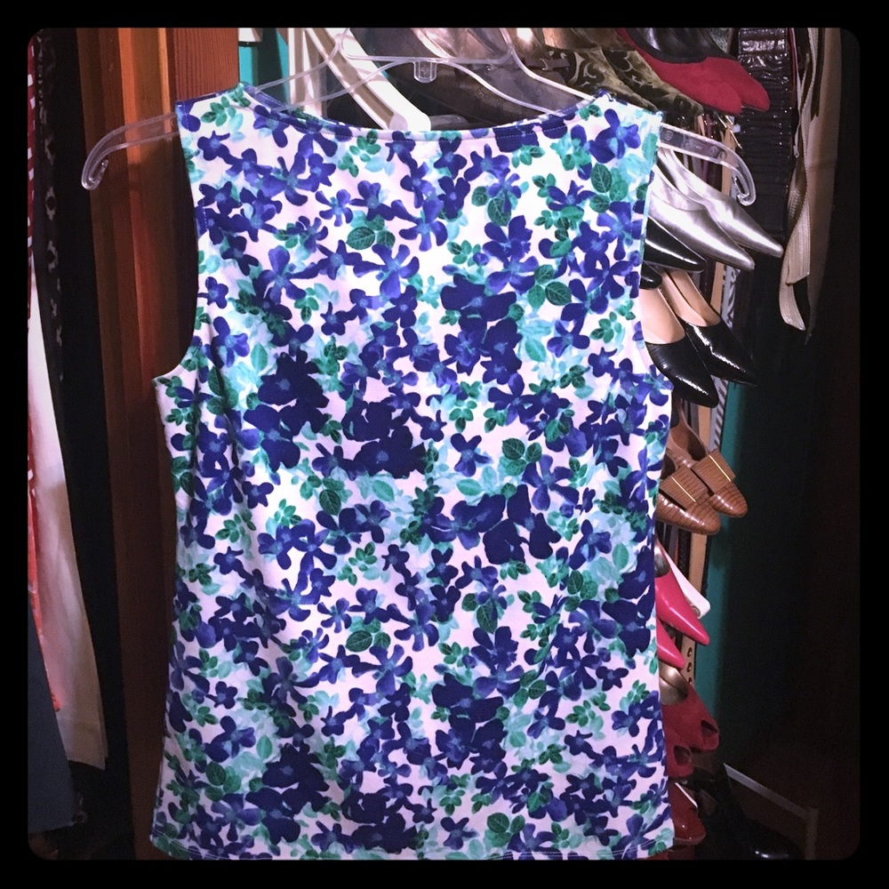 Gorgeous Ann Taylor sleeveless floral shell