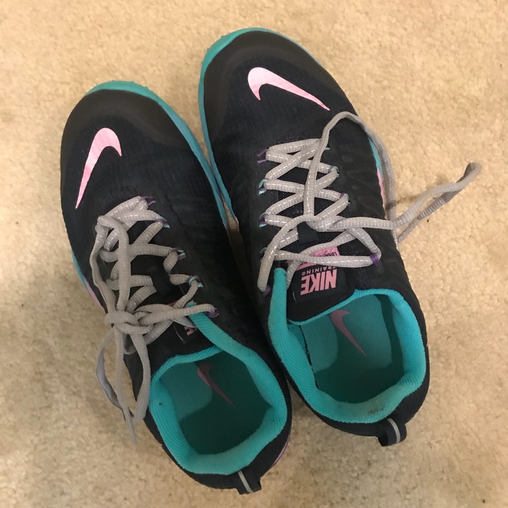 Soccer shoes