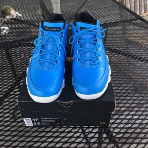 Jordan 9 Low Pantone