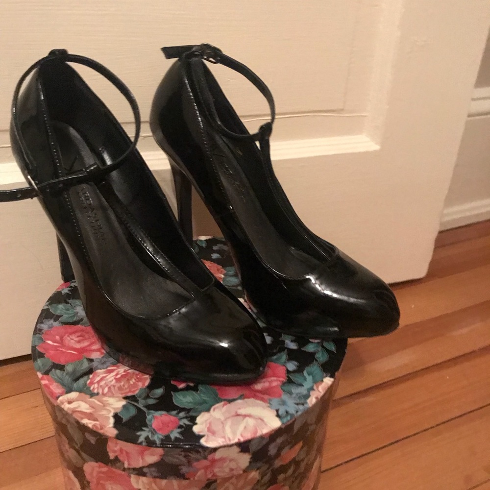 🔥 Black Friday Sale 🔥Black T-Strap heel