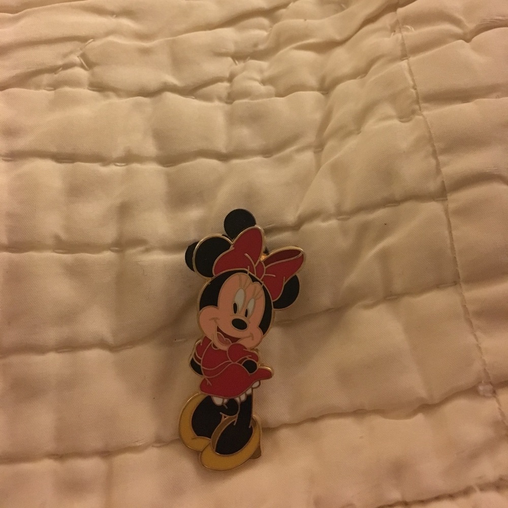 Minnie Mouse pin
