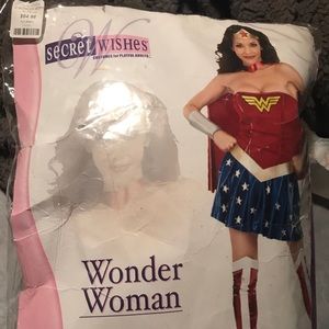 Will ship today ! Wonder Woman costume