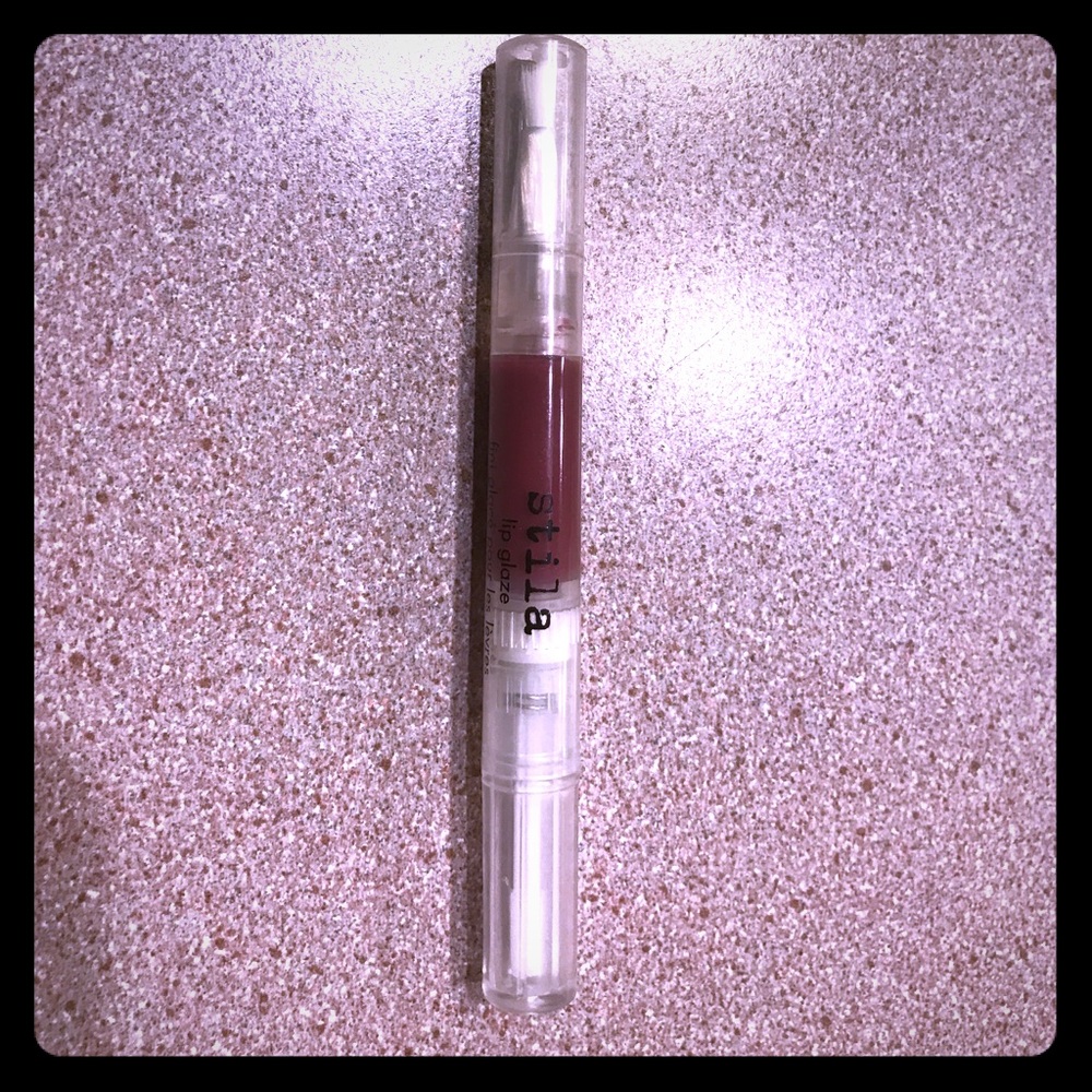💋Stila lip glaze in black cherry 💋